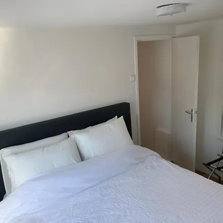 Tiny Houseboat On The Amstel River Πανσιόν