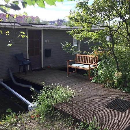 Tiny Houseboat On The Amstel River Vendégház Amszterdam