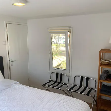 Tiny Houseboat On The Amstel River 3*