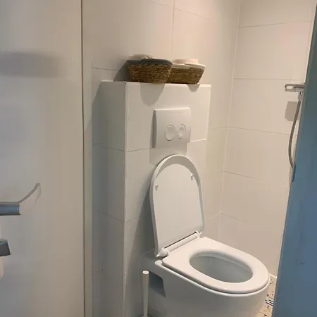 Tiny Houseboat On The Amstel River 3* Amszterdam