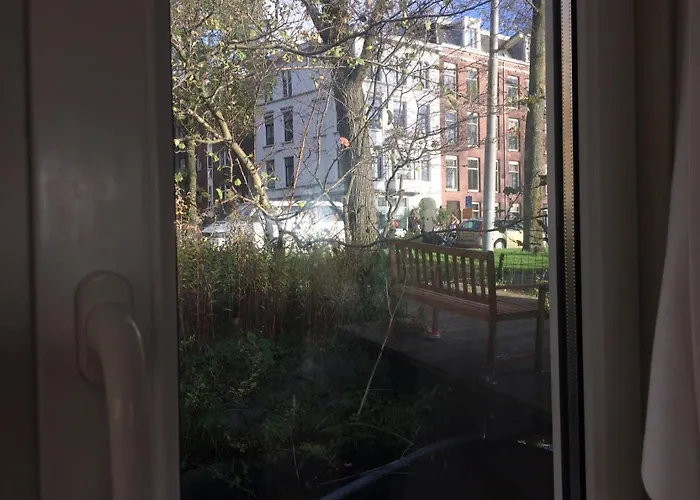 Tiny Houseboat On The Amstel River 3*