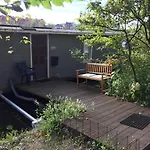Tiny Houseboat On The Amstel River Pensjonat Amsterdam