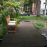 Pensjonat Tiny Houseboat On The Amstel River Amsterdam