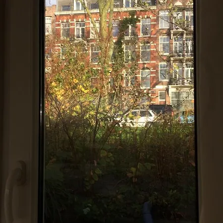 Casa de hóspedes Tiny Houseboat On The Amstel River 3*