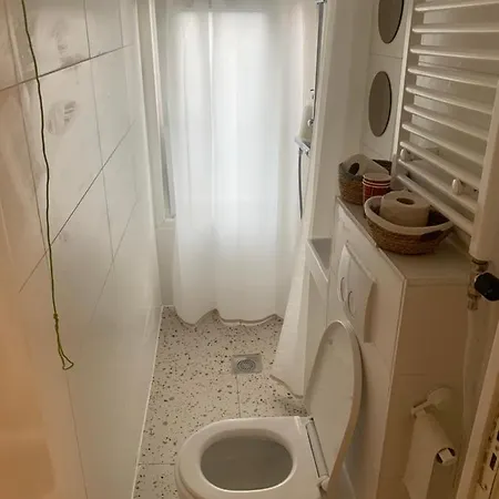 Casa de hóspedes Tiny Houseboat On The Amstel River Amesterdão